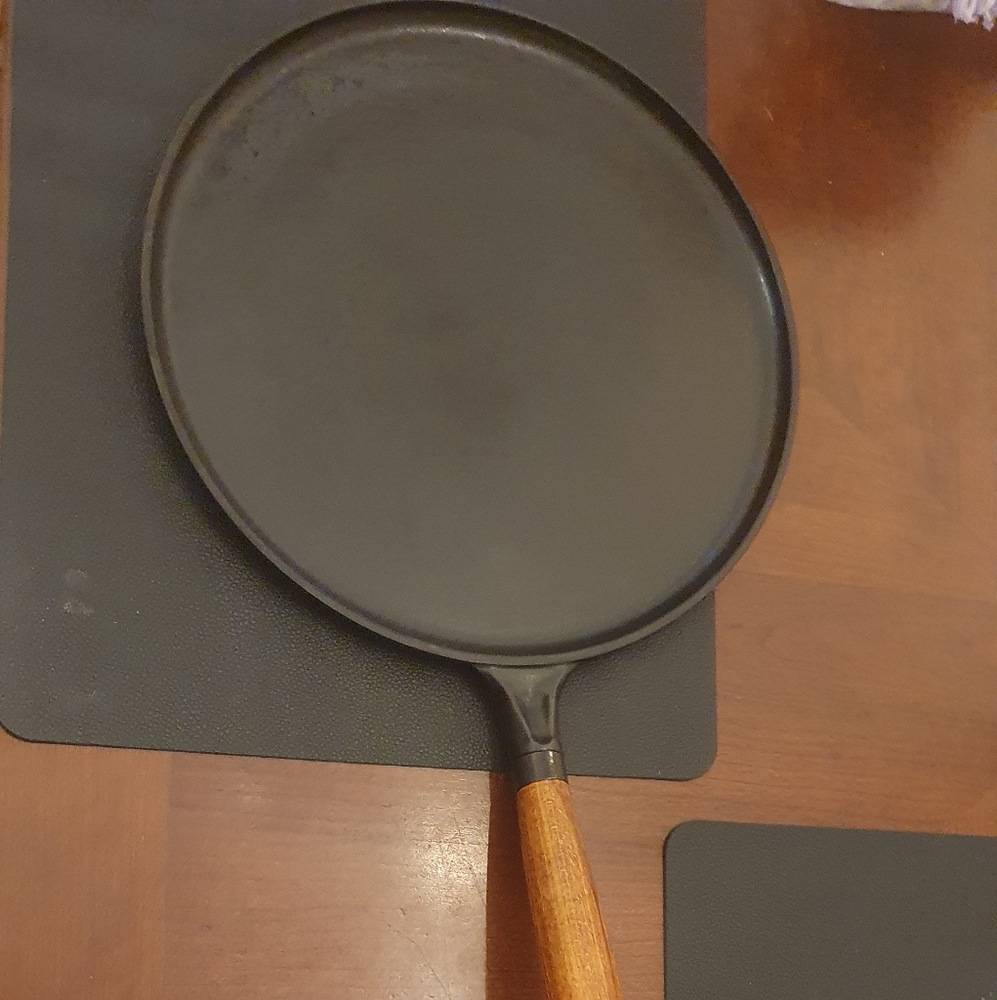STAUB CREPE PAN WITH WOODEN HANDLE 28cm  BLACk
